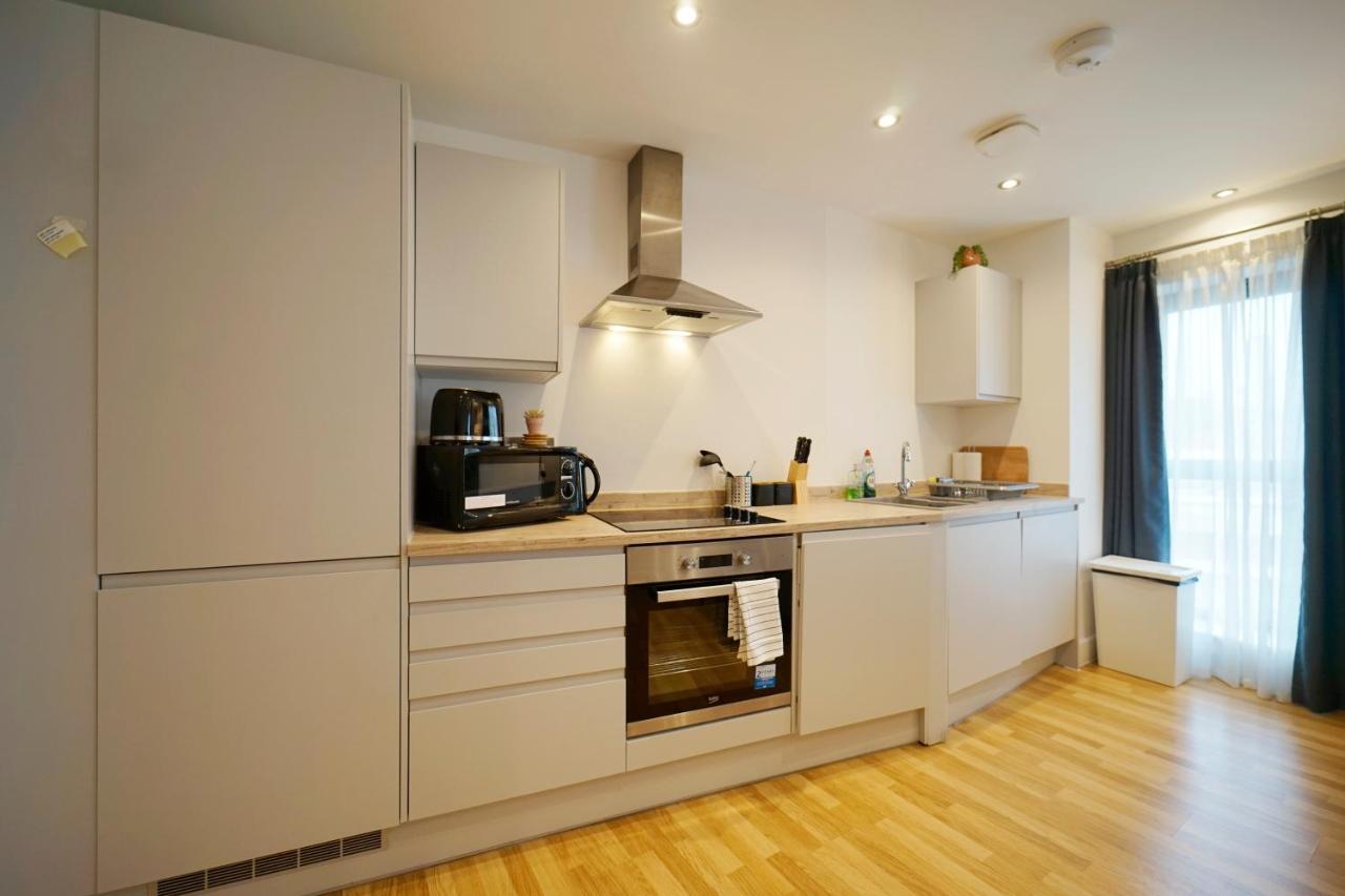 Modern 2 Bed Apartment With Juliet Balcony - Dhb Stays ليدز المظهر الخارجي الصورة