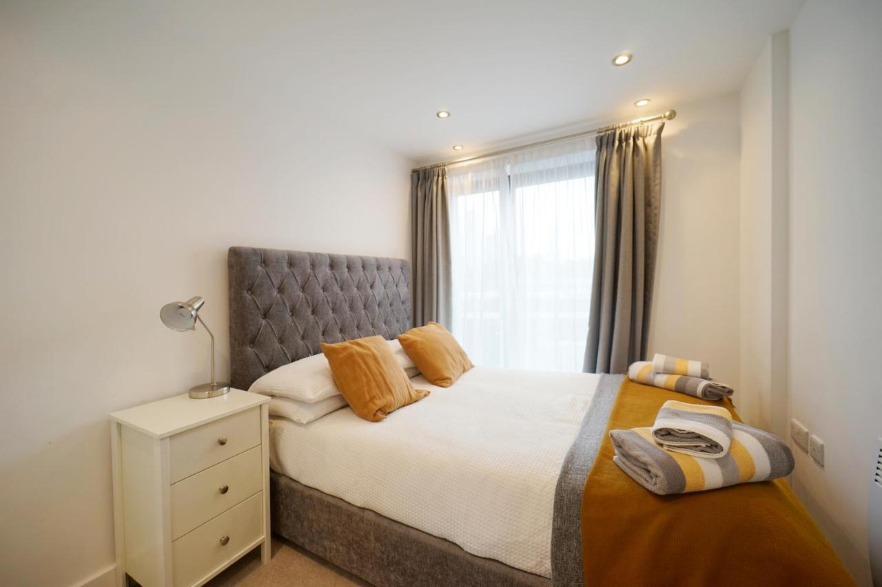 Modern 2 Bed Apartment With Juliet Balcony - Dhb Stays ليدز المظهر الخارجي الصورة
